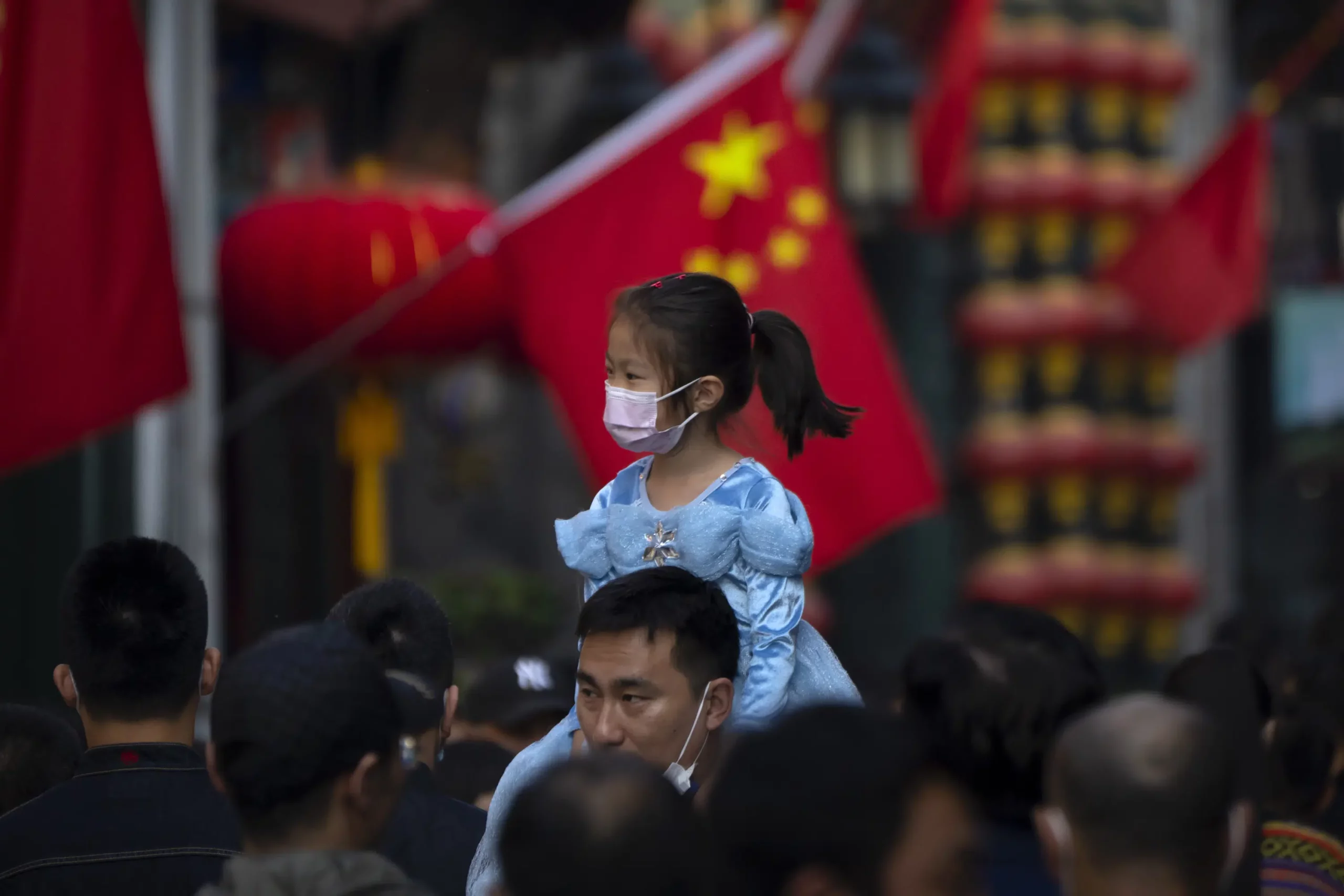 China announces first population decline in recent years