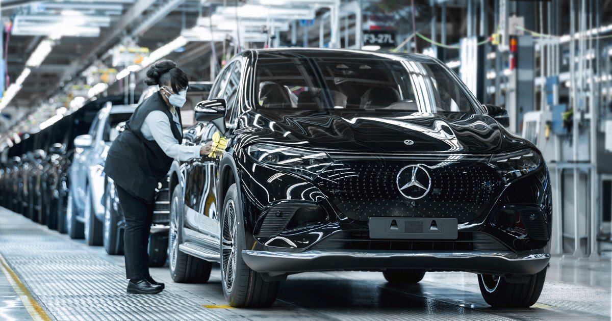 Mercedes begins rolling out U.S.-made EVs