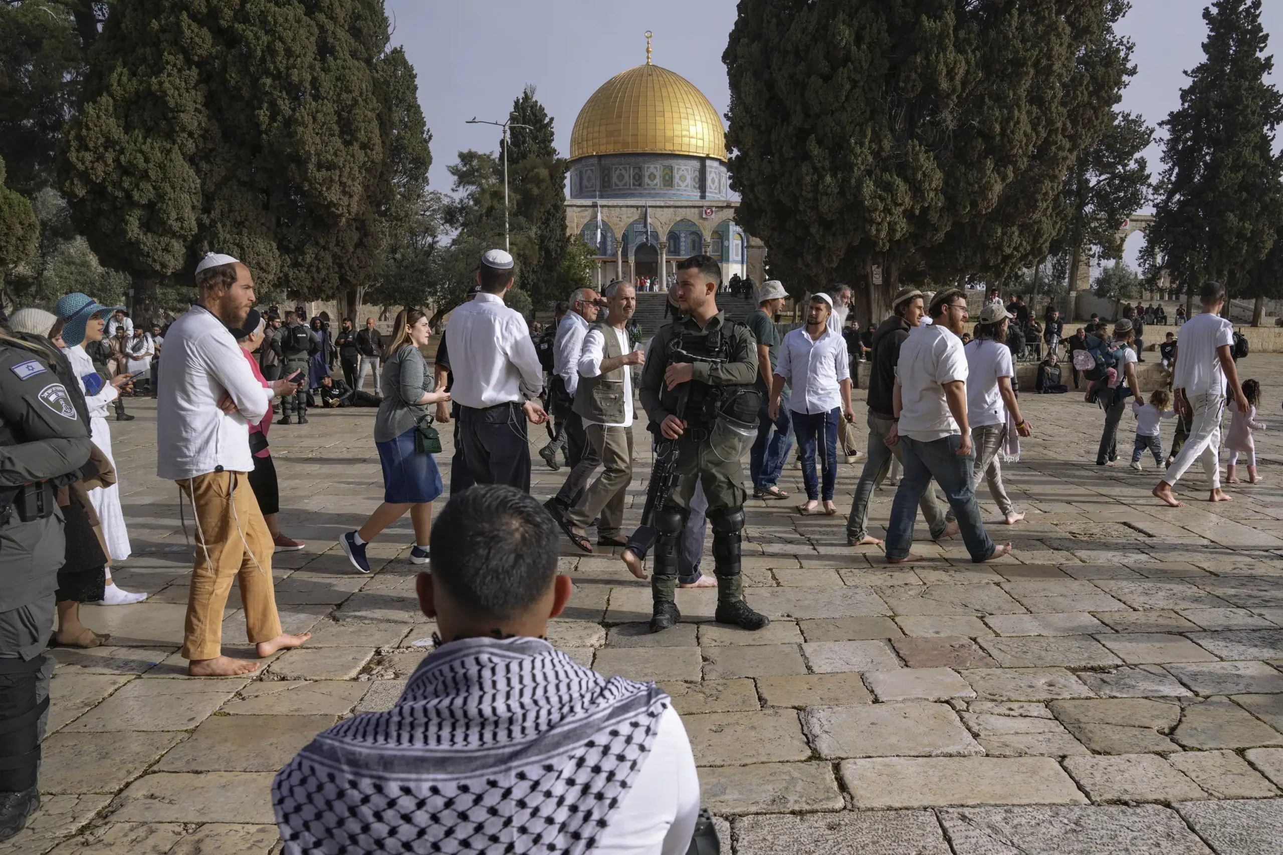 Tensions build around Jerusalem shrine after Syria rockets…